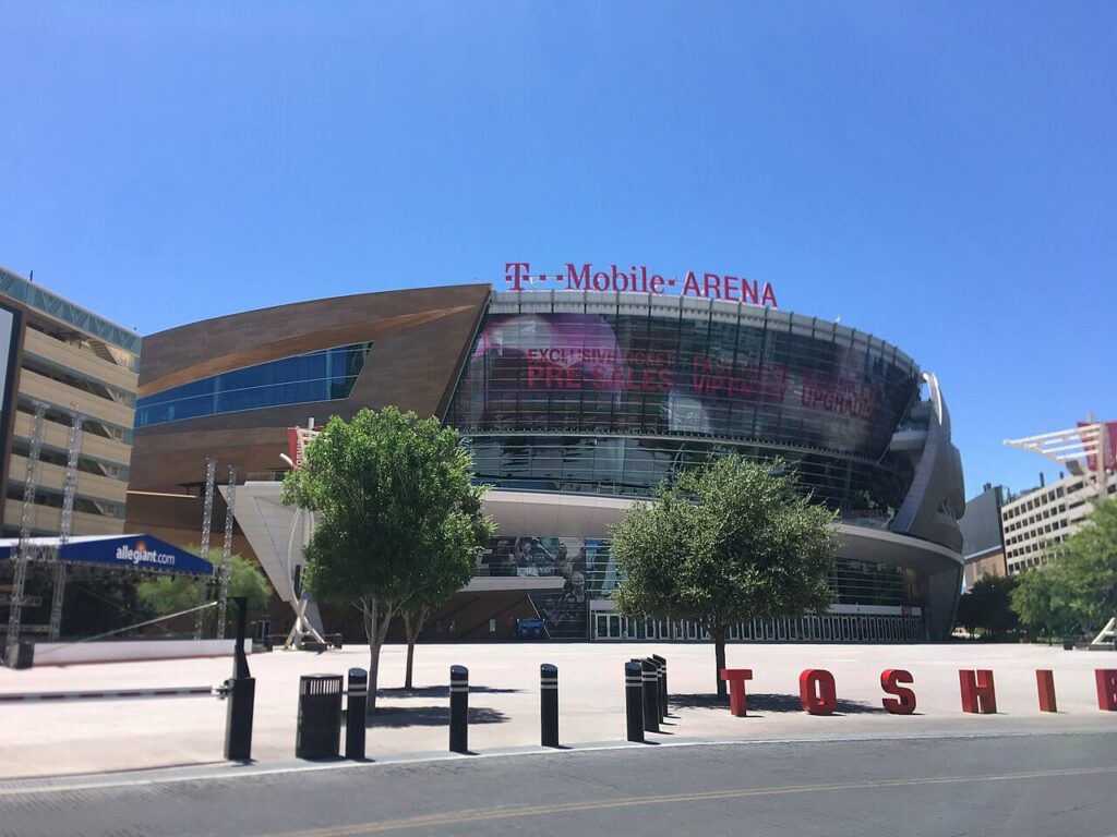 t mobile arena capacity